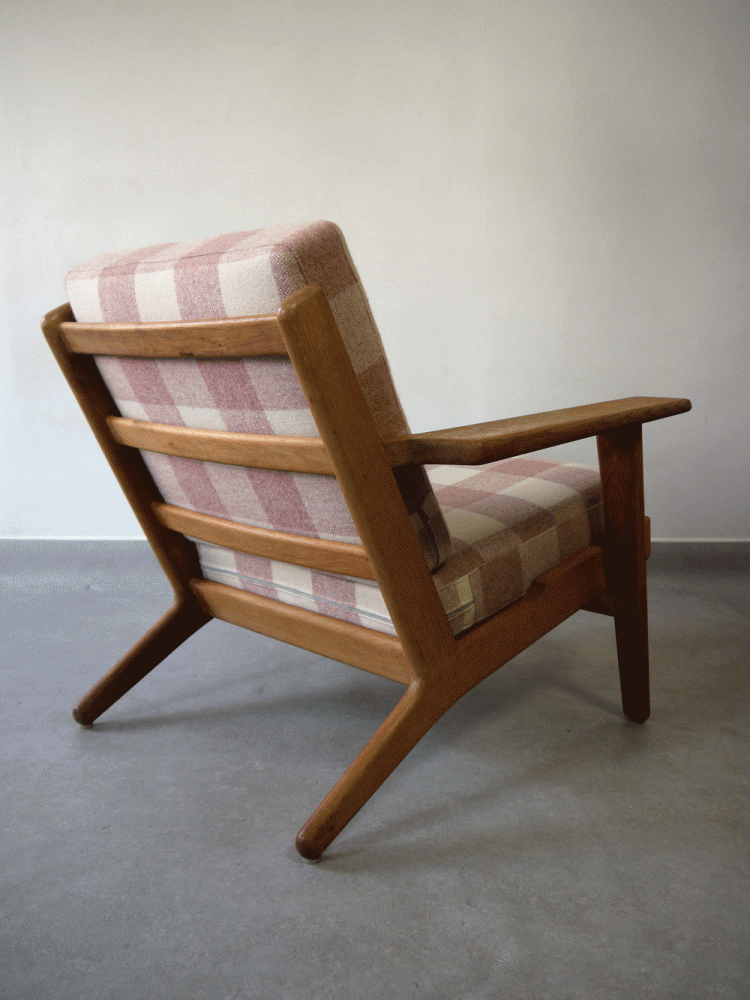 Hans Wegner – Pair of GE290 Lounge Chairs