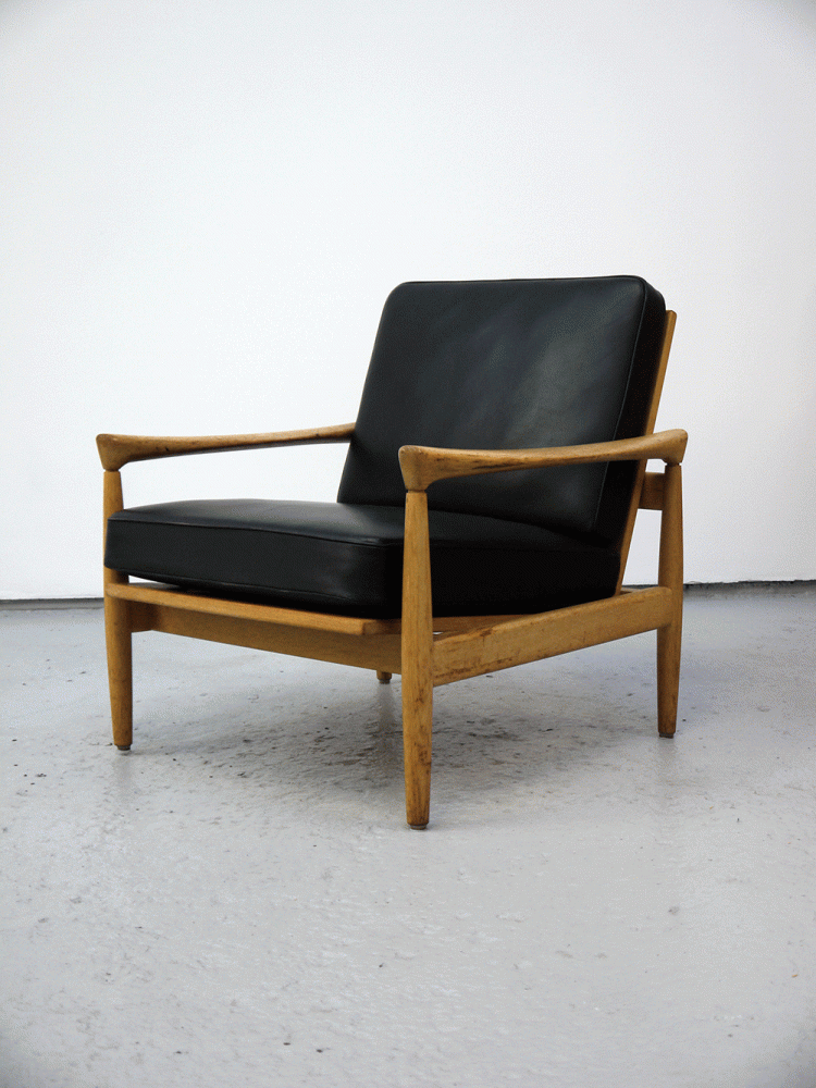 Fritz Hansen – Leather and Oak Lounge Chair
