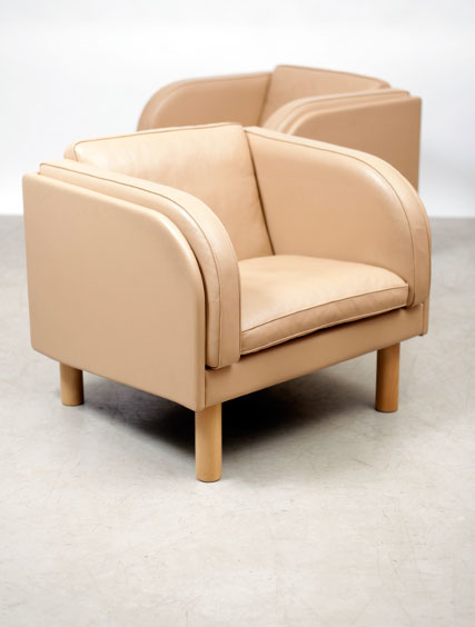 Pair Easy Chairs – Erik Jorgensen